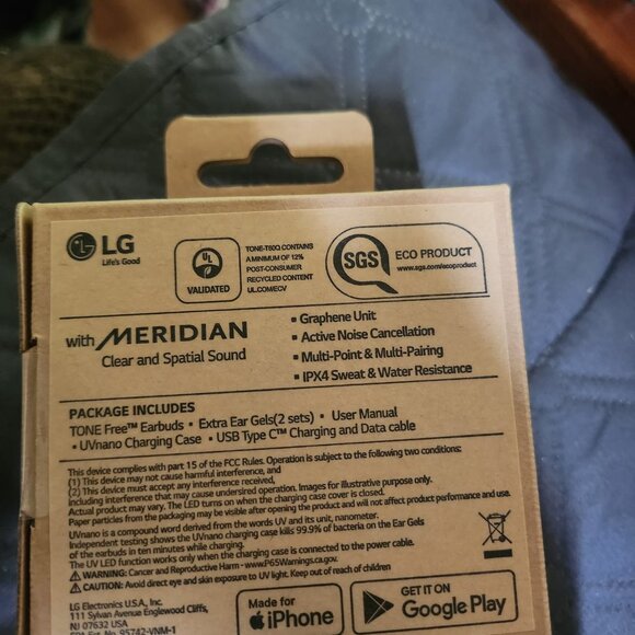 LG Tone Free T60Q Earbuds - Picture 2 of 3